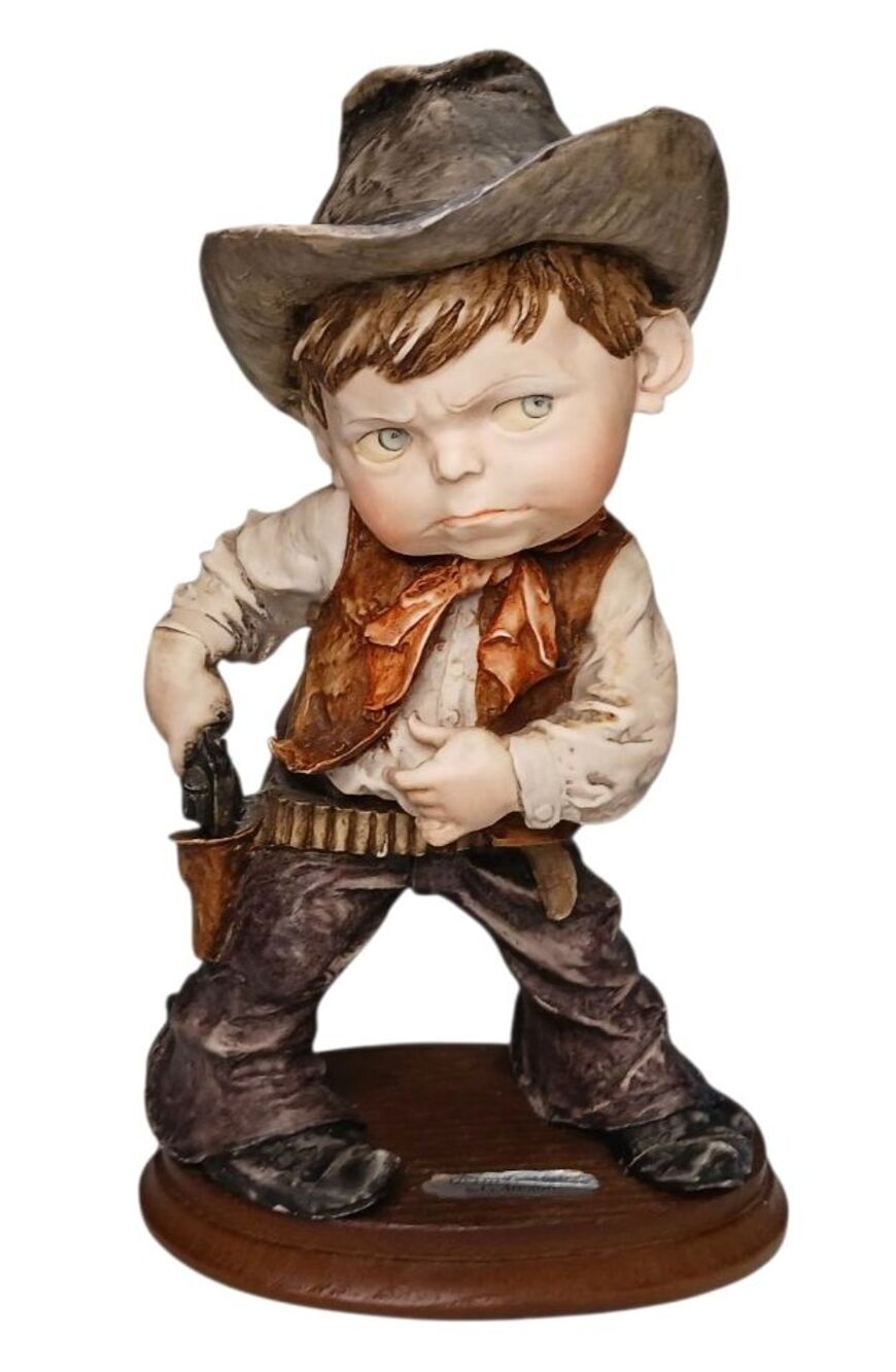 Vintage Giuseppe Armani Cowboy Gunslinger 8.5" Western Figurine Gullivers World